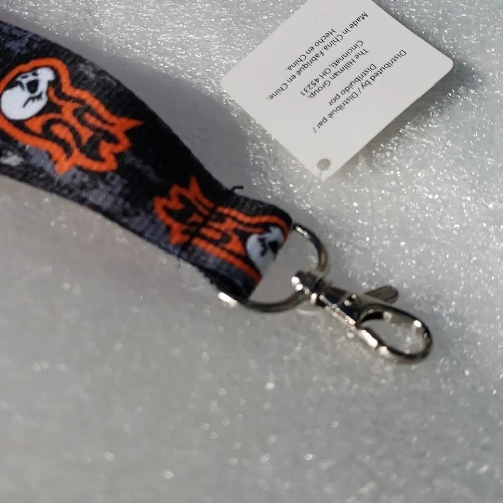𝅺Lanyard Keychain Skull and Cross Bones 20